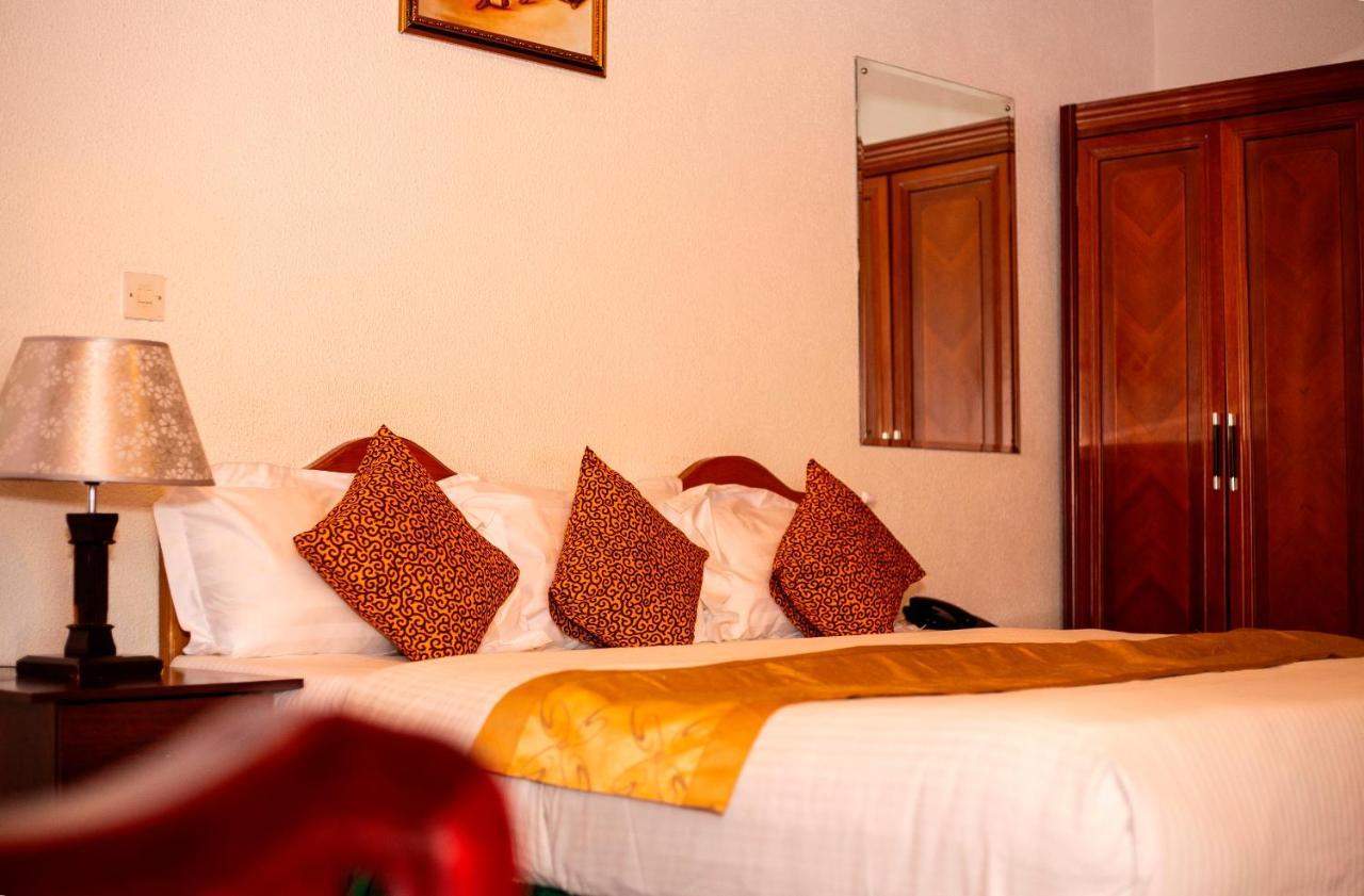 Royal Park Hotel Kumasi Extérieur photo